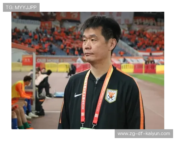 1-0！李霄鹏命真硬！海牛上岸亚泰降级，邓卓翔早早撤下两大外援，李霄鹏冲进球场视频